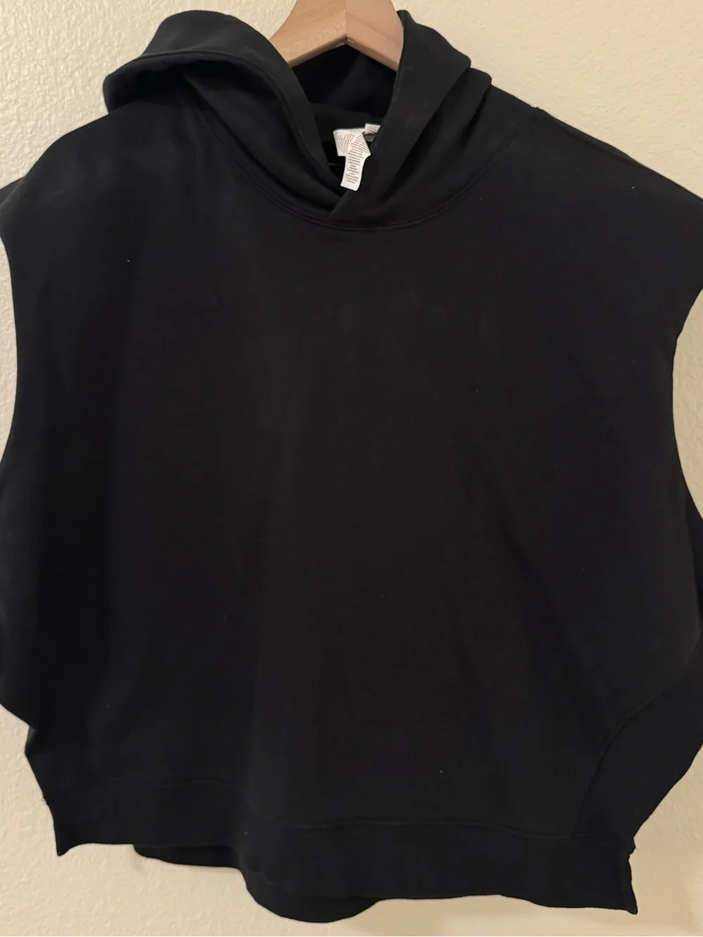 NBW ALO Yoga Black Sleeveless Hooded Muscle sweatshirt